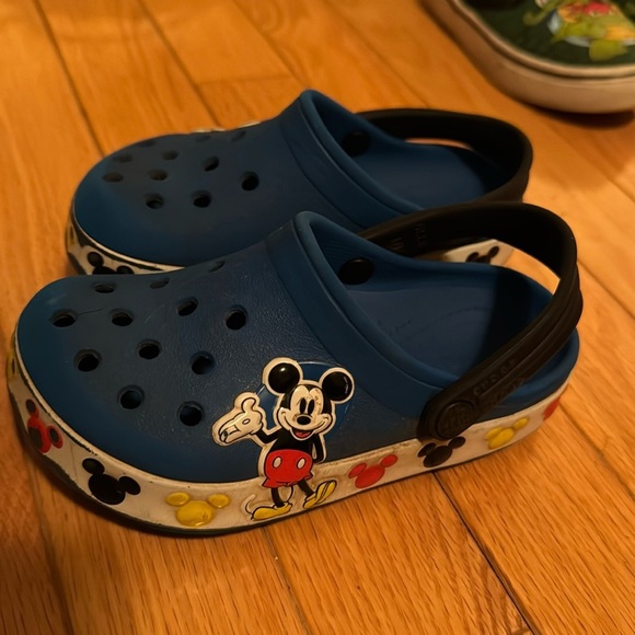 Crocs Mickey Mouse size 9 - Picture 1 of 5